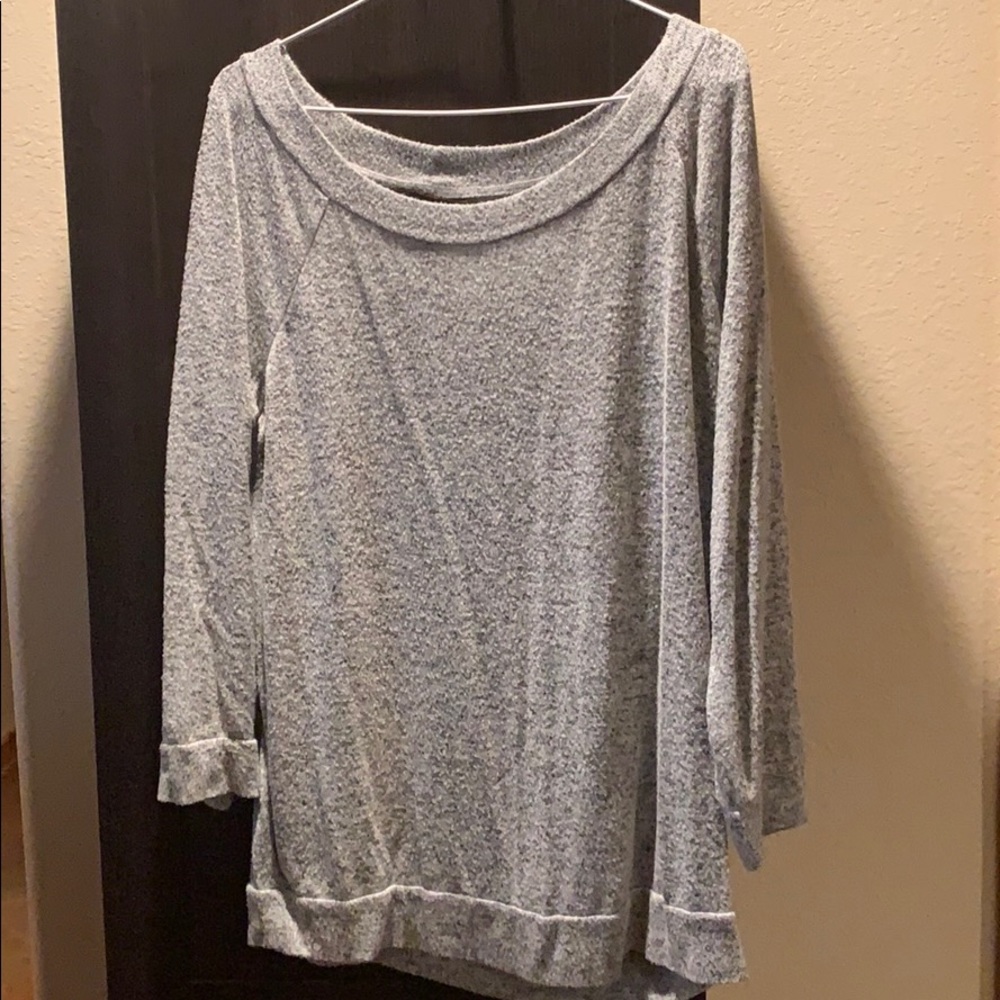 Long sleeved thin sweater